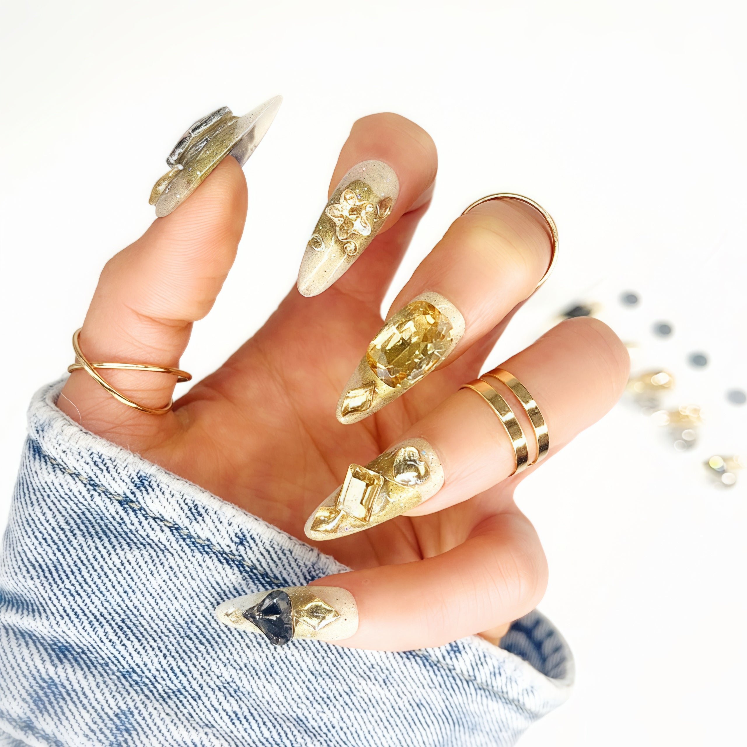 Dazzling Gold Rhinestone Handmade Press-on Nails 🖤 Medium Almond